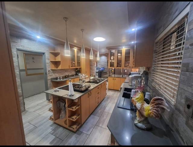 3 BEDROOM HOUSE FOR SALE IN VAALPARK